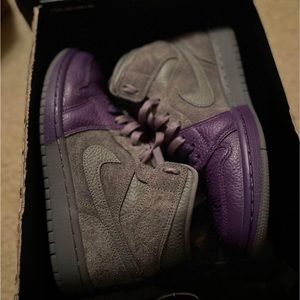 Women’s air Jordan 1 mid size 6.5